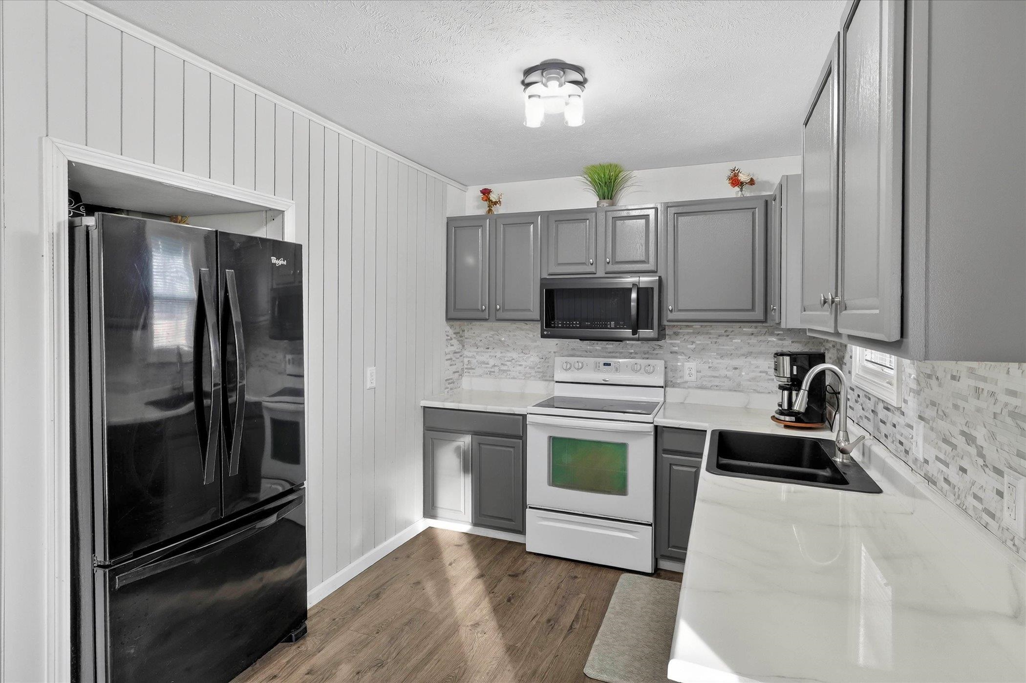 420 South Apple Road Osceola, IN 46561 - Photo 8 of 35