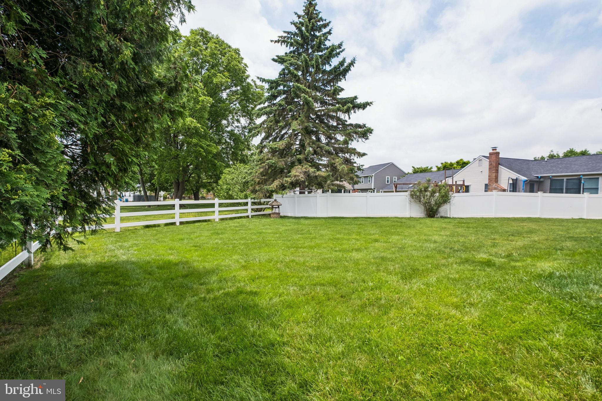 10 Monroe Way Newtown, PA 18940 - Photo 34 of 35 Fenced rear yard