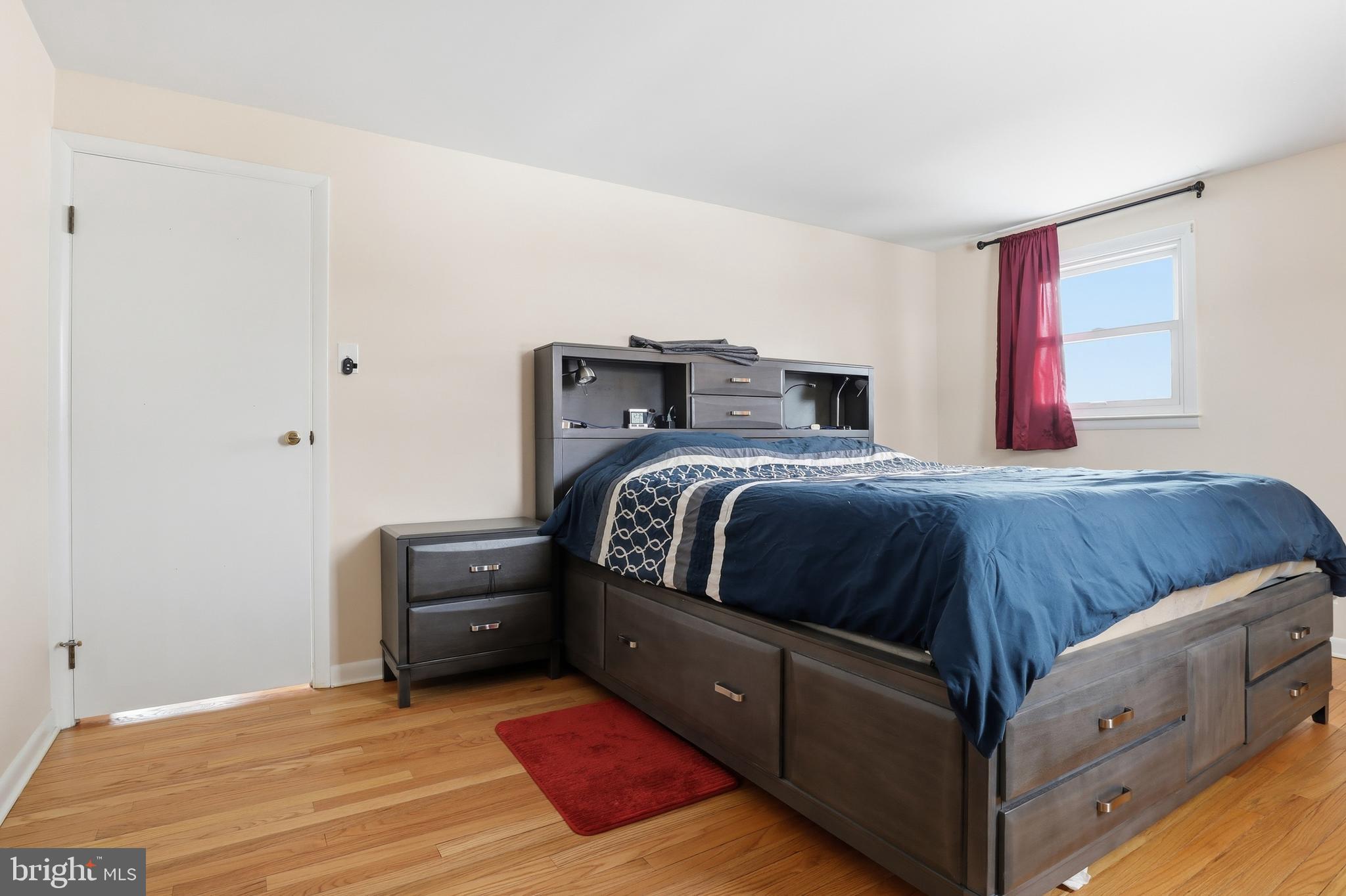 521 South Findlay Street York, PA 17402 - Photo 27 of 45 a bedroom with a bed and a dressers