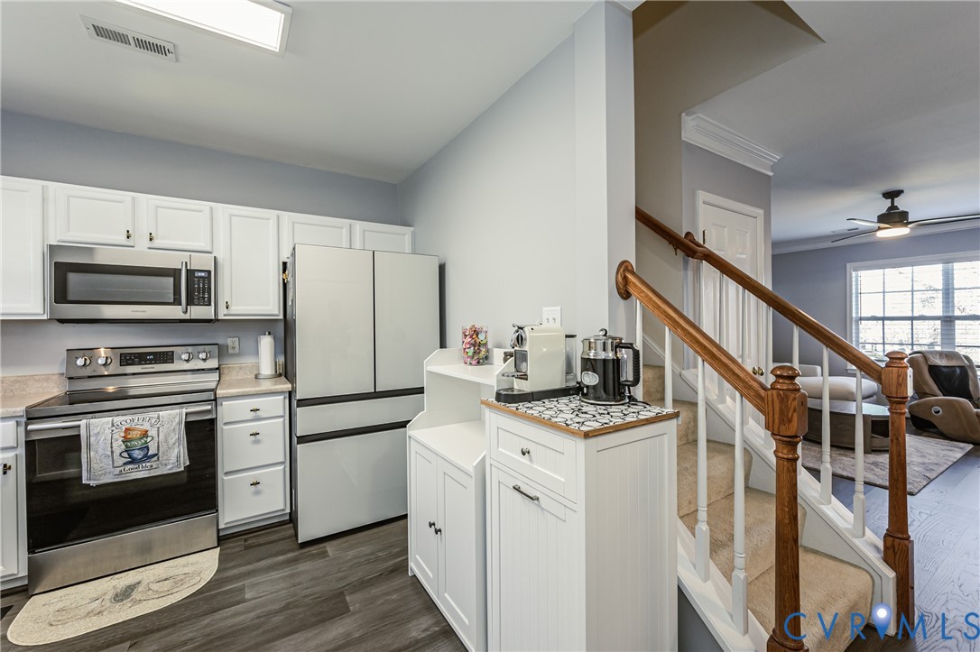 4070 Trisha Trail Midlothian, VA 23112 - Photo 9 of 40 Kitchen featuring appliances with stainless steel