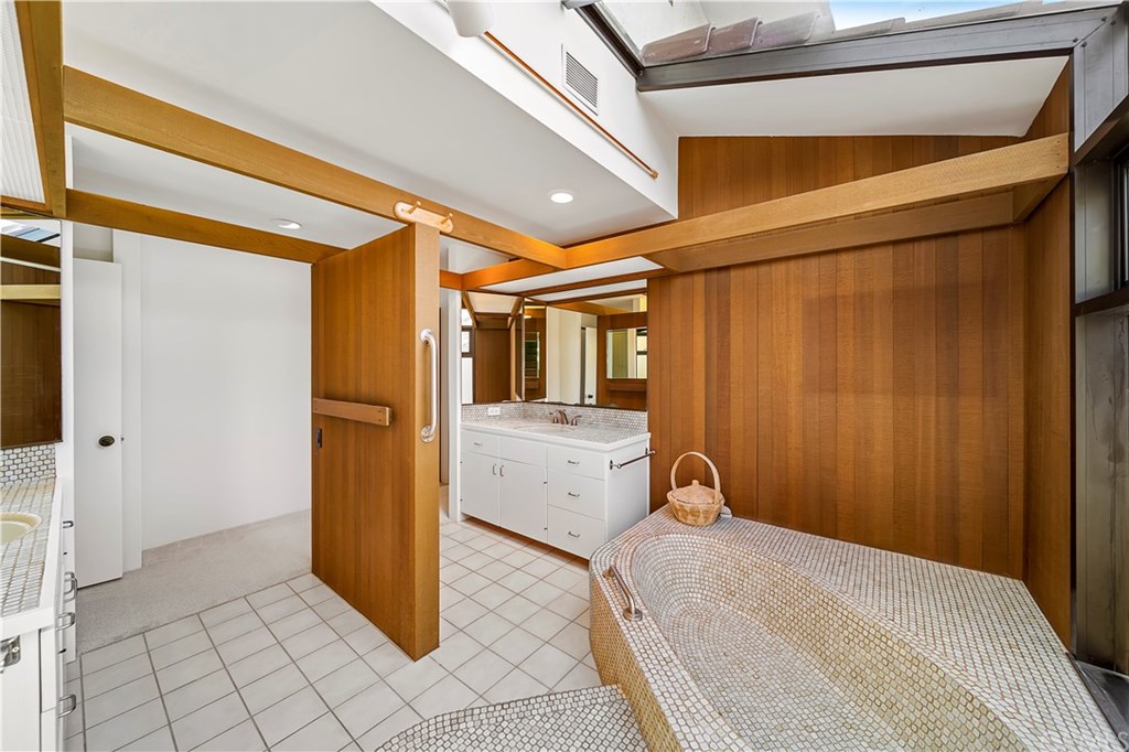 1016 Emerald Bay Laguna Beach, CA 92651 - Photo 15 of 37