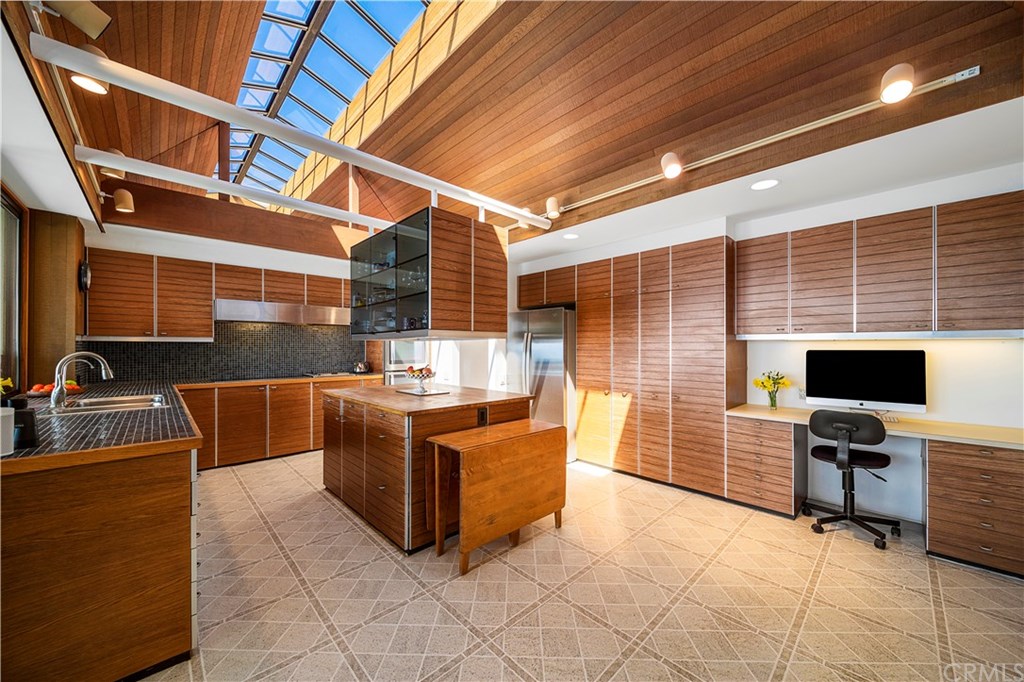 1016 Emerald Bay Laguna Beach, CA 92651 - Photo 22 of 37