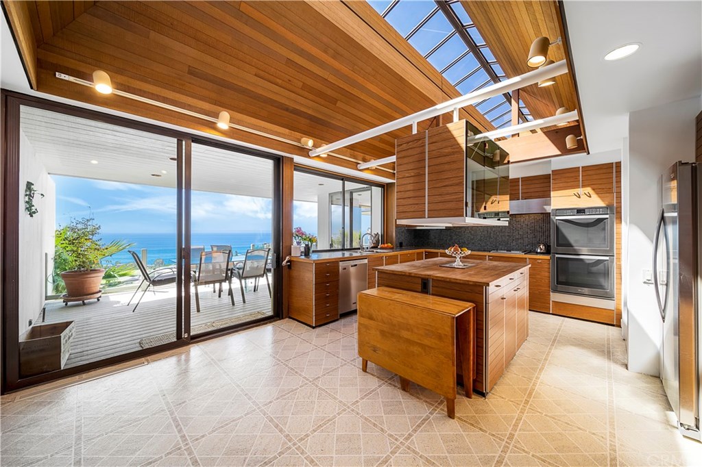 1016 Emerald Bay Laguna Beach, CA 92651 - Photo 27 of 37