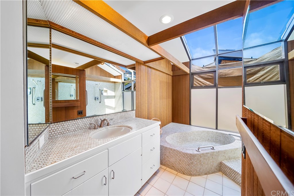 1016 Emerald Bay Laguna Beach, CA 92651 - Photo 32 of 37