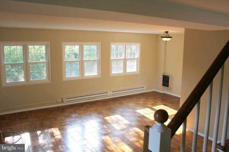 3102 Wellington Road, Unit 11331 Alexandria, VA 22302 - Photo 16 of 30 Dining Area