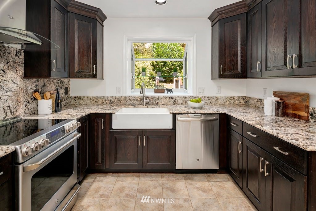 3323 234th Street Southeast Bothell, WA 98021 - Photo 8 of 25