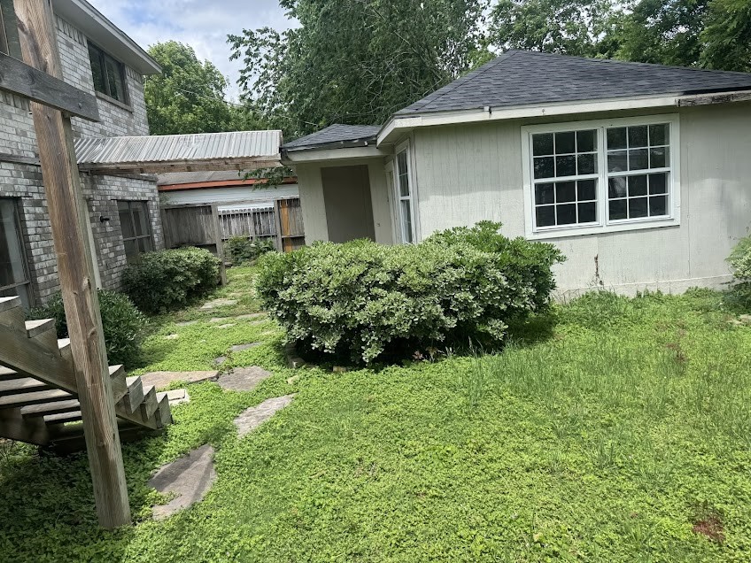 5407 Victoria Drive Rosharon, TX 77583 - Photo 21 of 23 a house view with a garden space