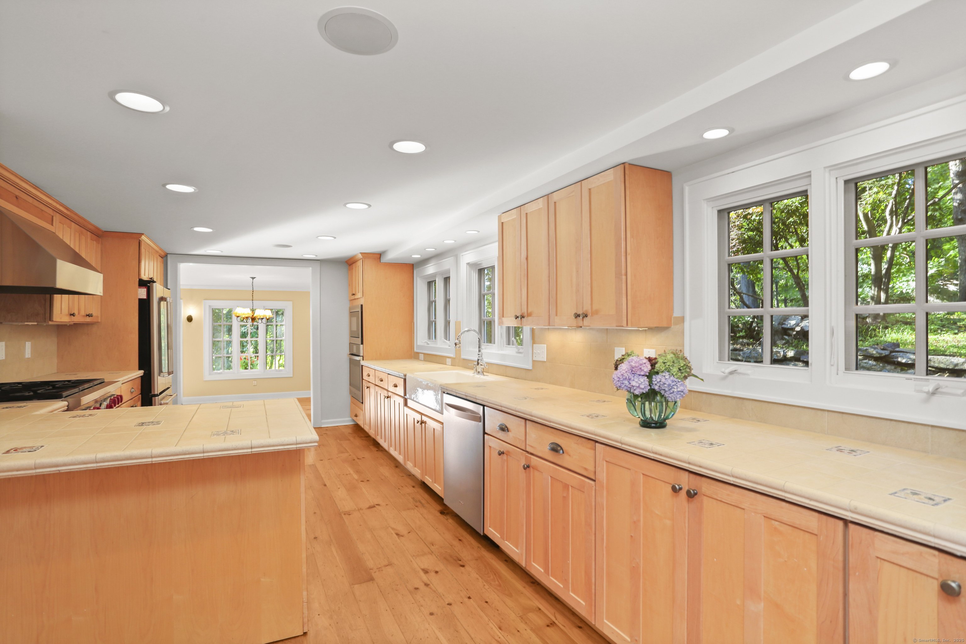 112 Hillspoint Road Westport, CT 06880 - Photo 13 of 36