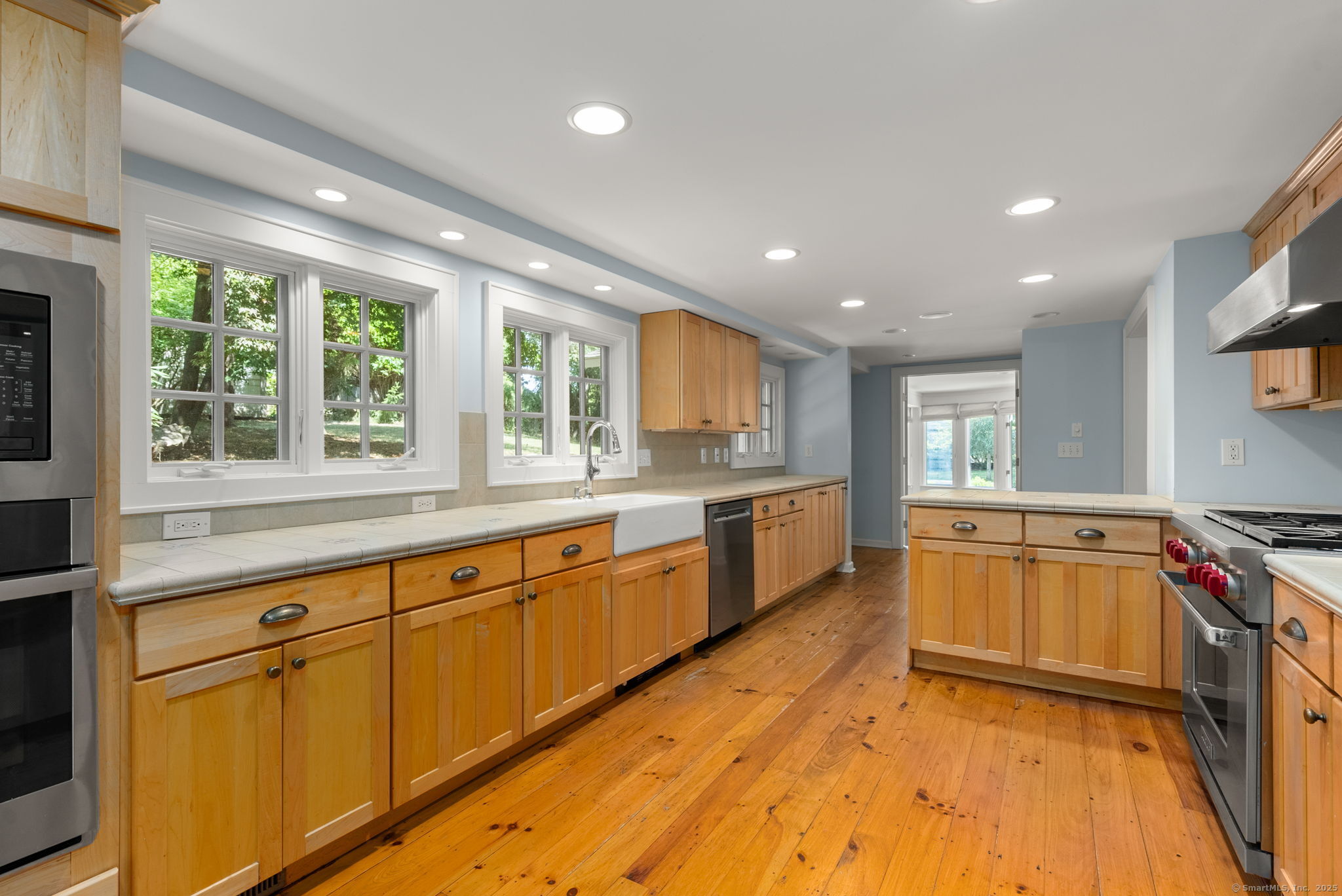 112 Hillspoint Road Westport, CT 06880 - Photo 14 of 36