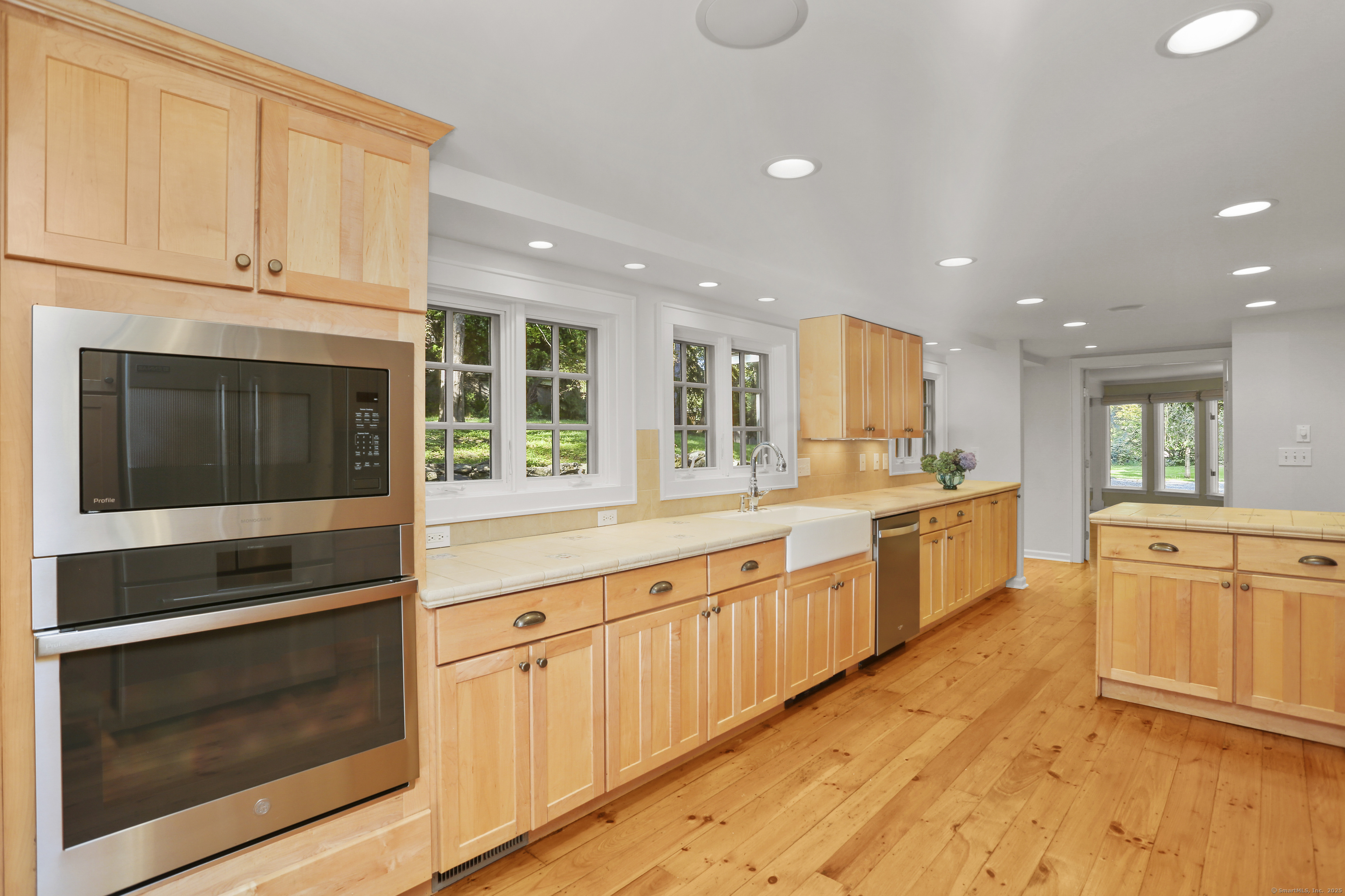 112 Hillspoint Road Westport, CT 06880 - Photo 15 of 36