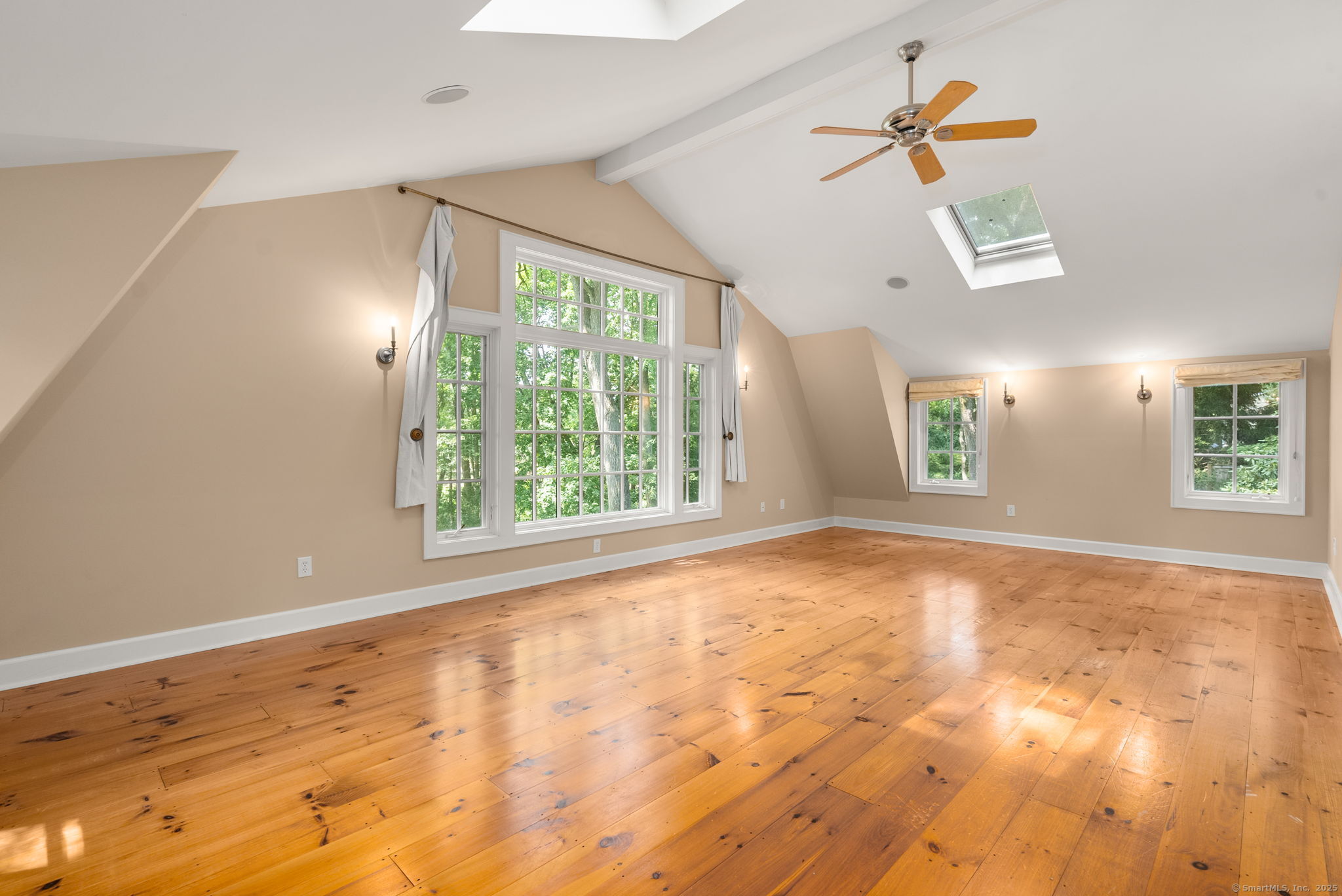 112 Hillspoint Road Westport, CT 06880 - Photo 19 of 36 Primary Bedroom