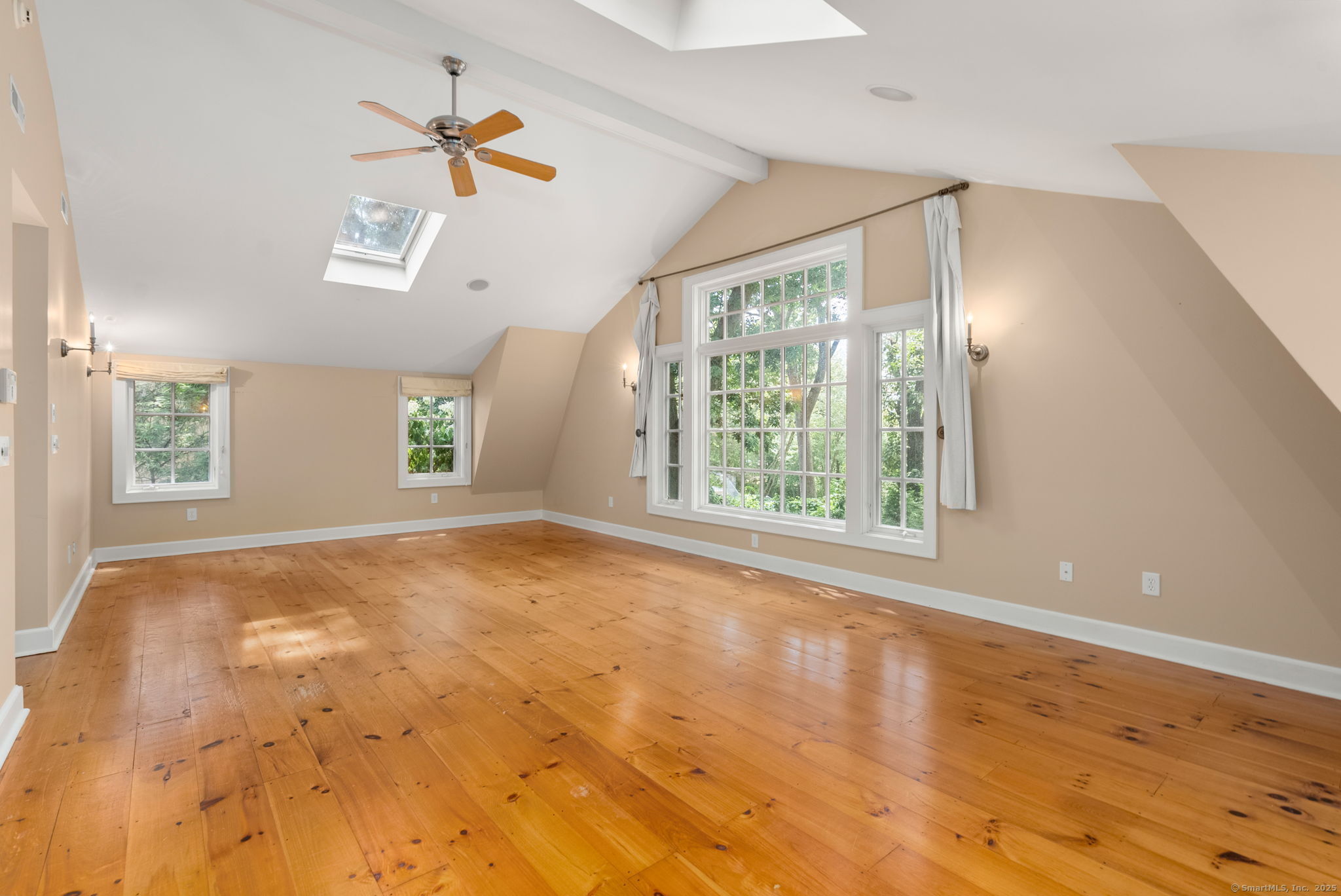 112 Hillspoint Road Westport, CT 06880 - Photo 20 of 36 Primary Bedroom