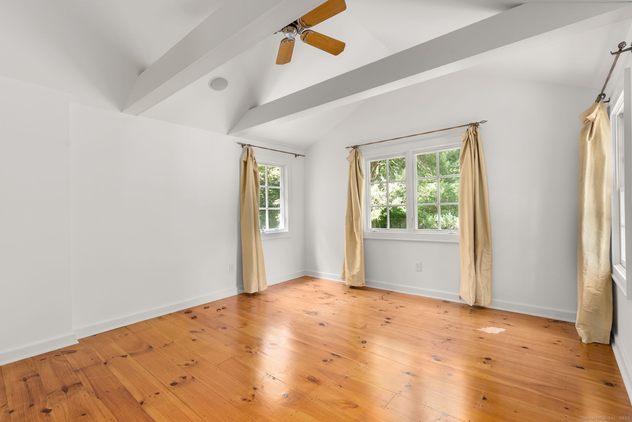 112 Hillspoint Road Westport, CT 06880 - Photo 25 of 36 Bedroom #1 with ensuite full bath