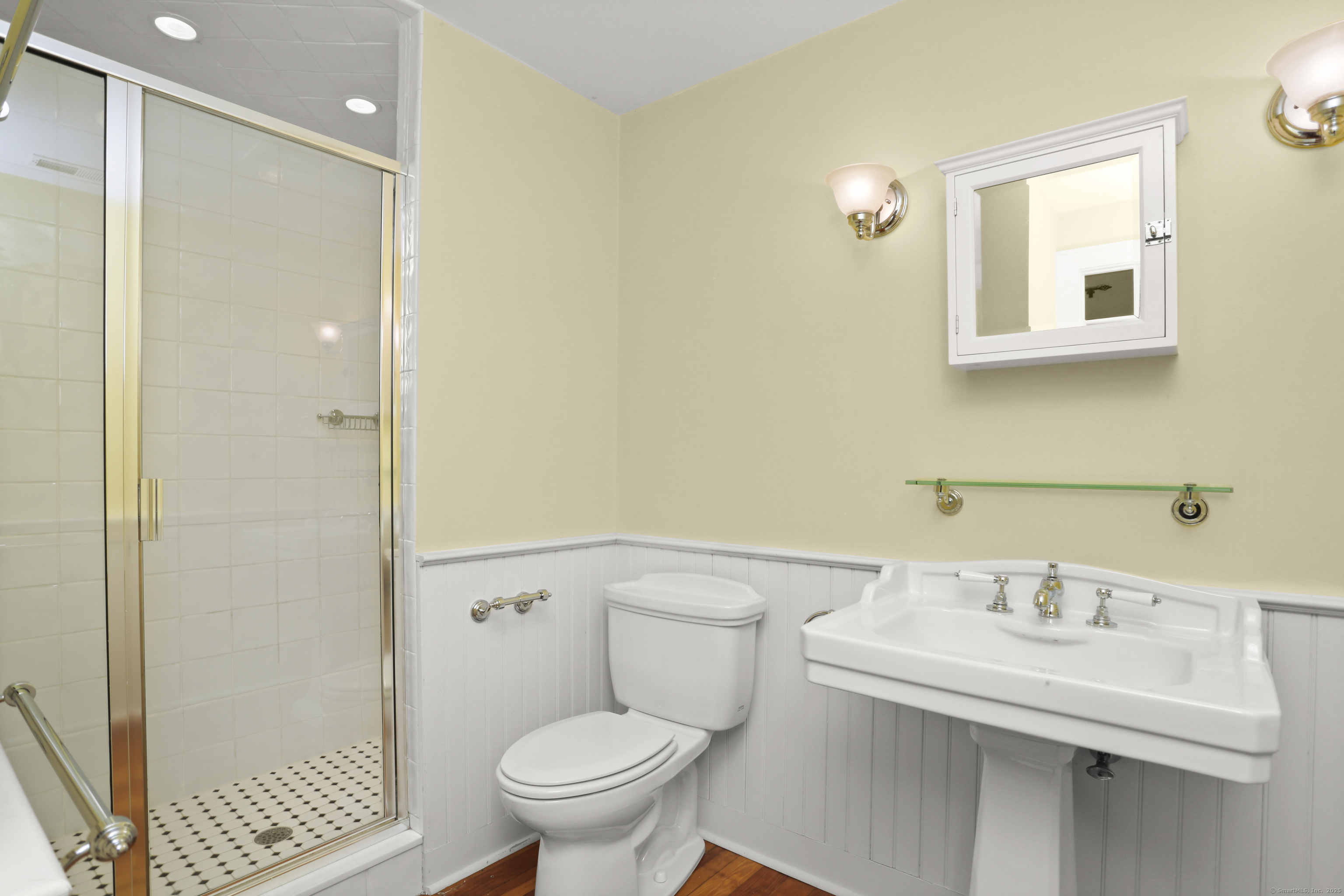112 Hillspoint Road Westport, CT 06880 - Photo 26 of 36 Ensuite bathroom - Bedroom #1