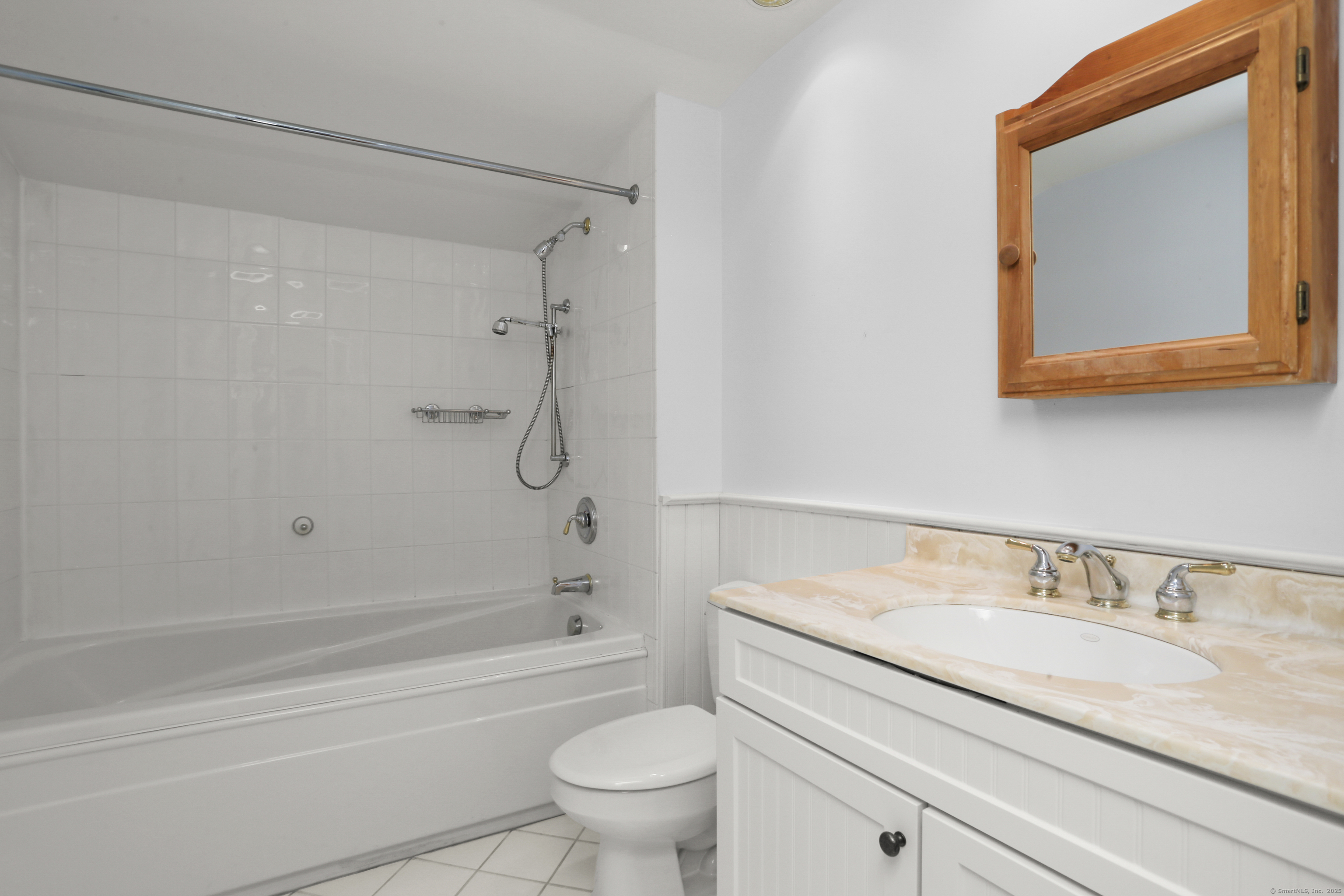 112 Hillspoint Road Westport, CT 06880 - Photo 28 of 36 Full Bath - Second Floor Hallway