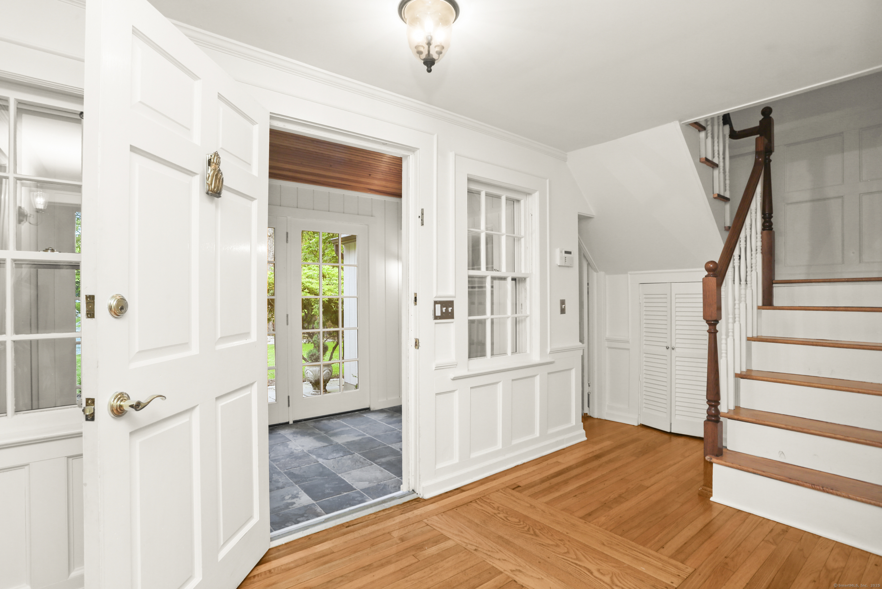 112 Hillspoint Road Westport, CT 06880 - Photo 3 of 36 Foyer