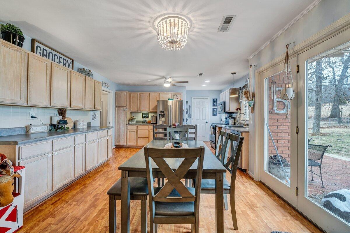 162 Ridgewood Drive Troutville, VA 24175 - Photo 16 of 64 18