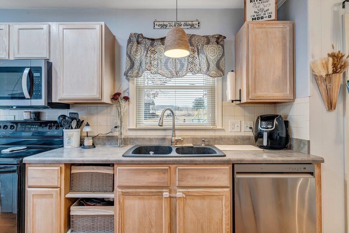 162 Ridgewood Drive Troutville, VA 24175 - Photo 21 of 64 23