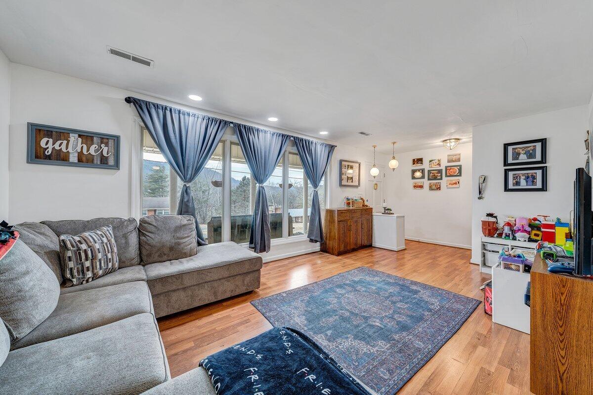 162 Ridgewood Drive Troutville, VA 24175 - Photo 9 of 64 11