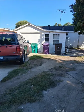 a view of a car park in front of house