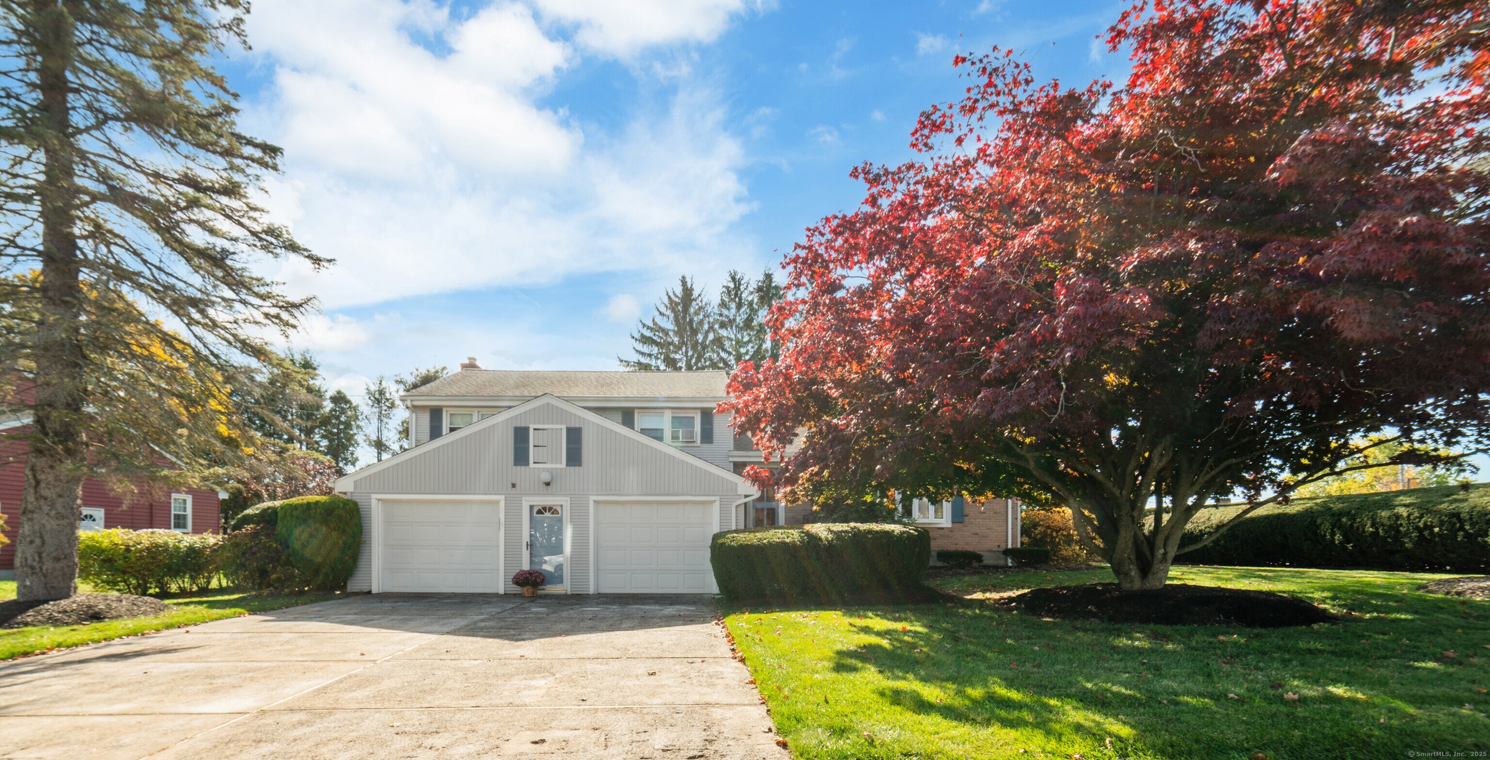 a view of a back yard of the house