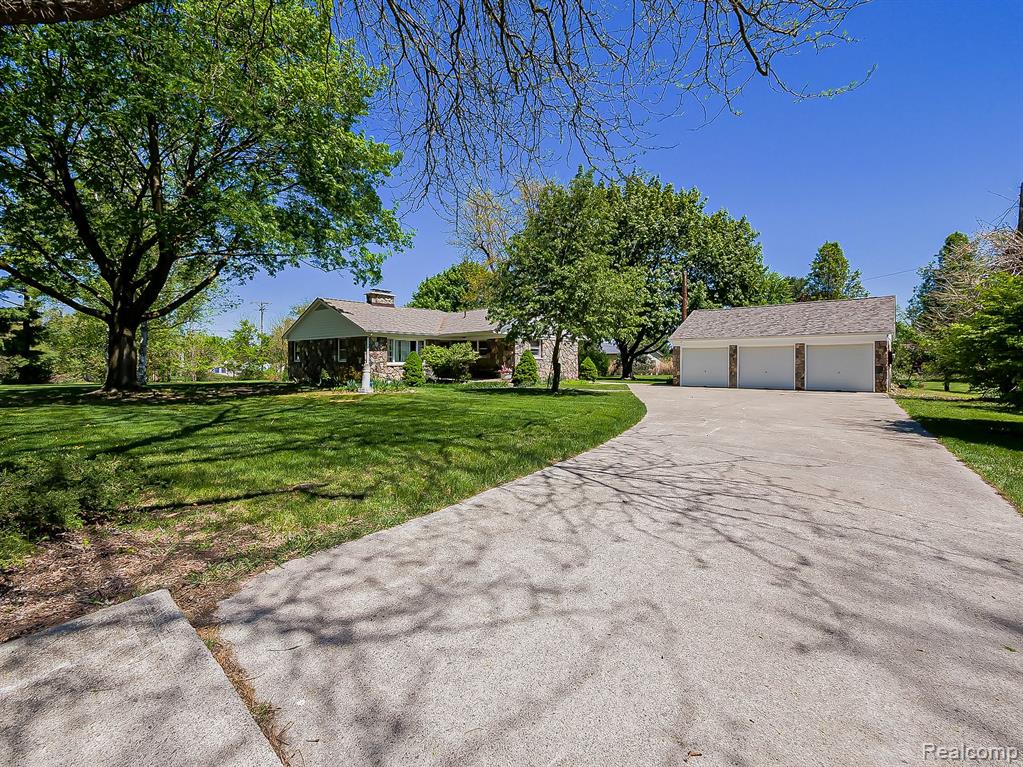 9745 Marshall Road South Lyon, MI 48178 - Photo 1 of 28
