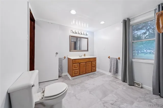 $379,900 | 8420 Akron Road, Royalton, NY 14094