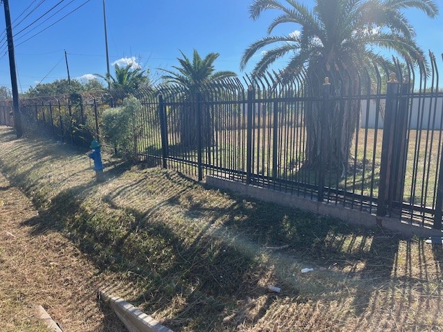 9104 Galveston Road Houston, TX 77034 - Photo 2 of 8 a view of outdoor space and yard