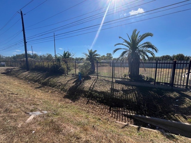 9104 Galveston Road Houston, TX 77034 - Photo 6 of 8 a view of a backyard