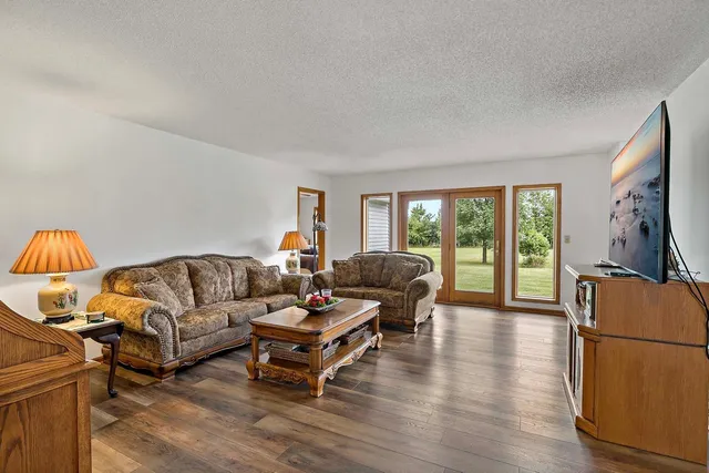 $324,900 | 11331 Lakeview Heights Road, Pine City, MN 55063