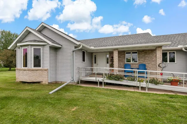 $324,900 | 11331 Lakeview Heights Road, Pine City, MN 55063