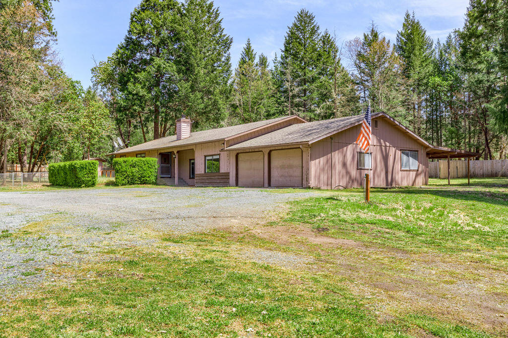 2036 Pleasant Creek Road Rogue River, OR 97537 - Photo 2 of 39 PC(20)