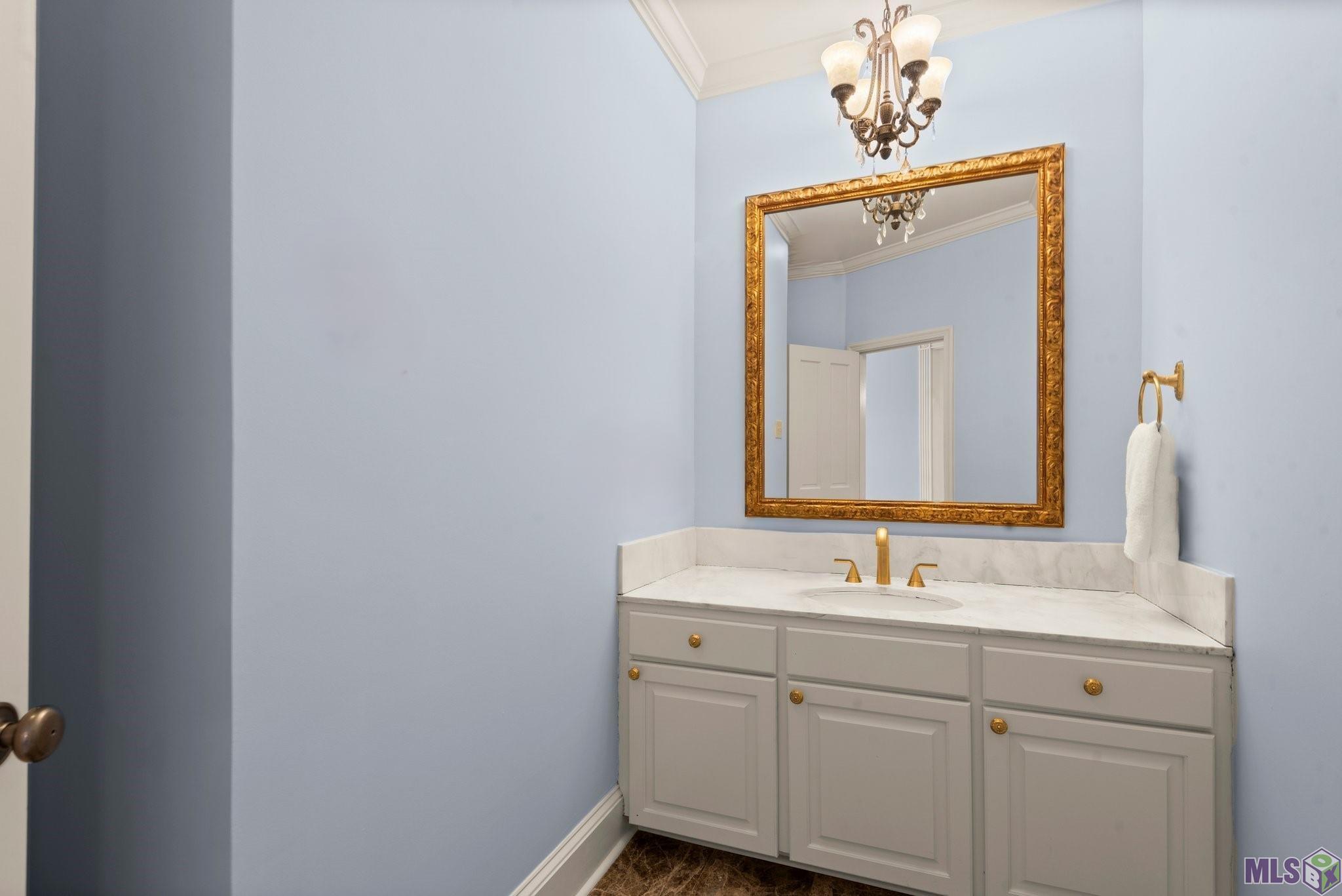 7128 Boyce Drive Baton Rouge, LA 70809 - Photo 17 of 60 1/2 bath off foyer