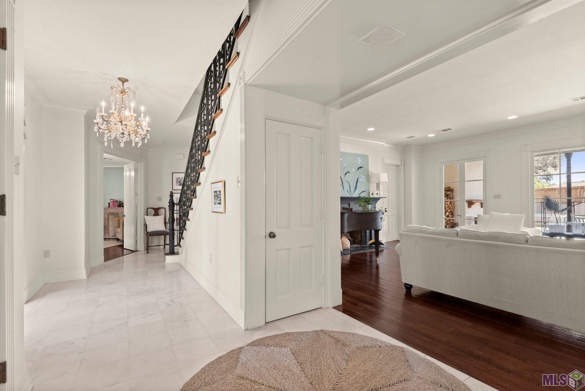 7128 Boyce Drive Baton Rouge, LA 70809 - Photo 29 of 60 Foyer with office to far left