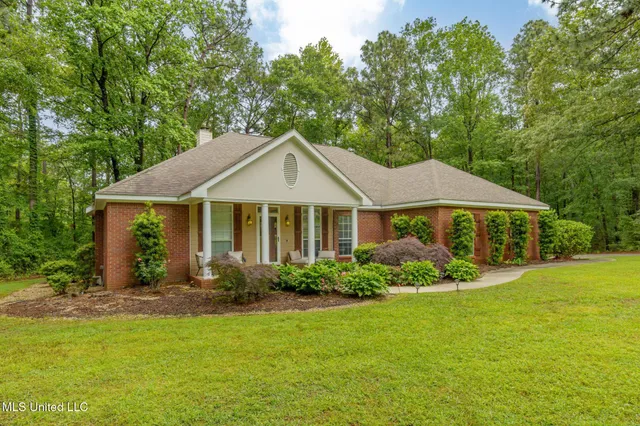 $359,900 | 55 Woodstone Drive, Hattiesburg, MS 39402