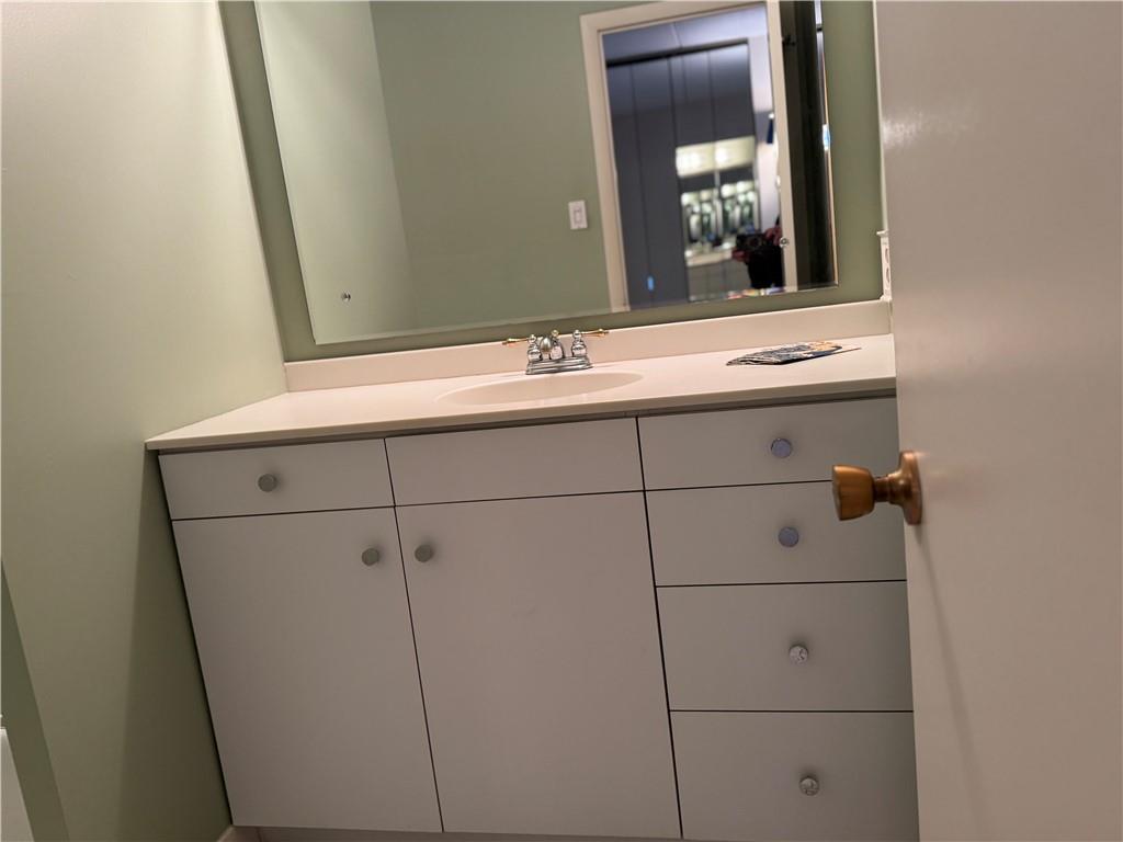 1160 Bower Hill Road, Unit 314A Pittsburgh, PA 15243 - Photo 12 of 24 Main Full Bathroom