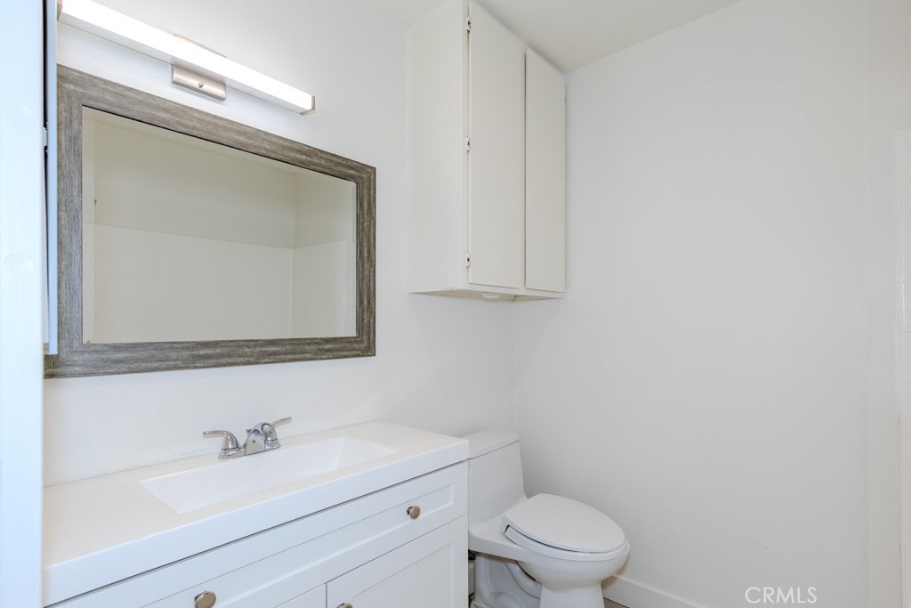 450 East 4th Street, Unit 423 Santa Ana, CA 92701 - Photo 12 of 28 Bathroom recently remodeled