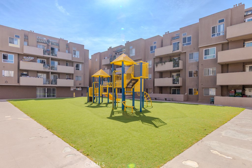 450 East 4th Street, Unit 423 Santa Ana, CA 92701 - Photo 22 of 28 Tot lot