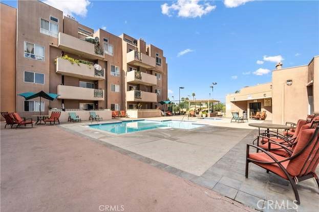 450 East 4th Street, Unit 423 Santa Ana, CA 92701 - Photo 27 of 28 Pool/community area