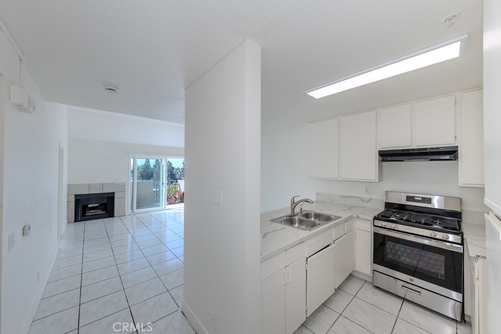 450 East 4th Street, Unit 423 Santa Ana, CA 92701 - Photo 28 of 28 Open floor plan