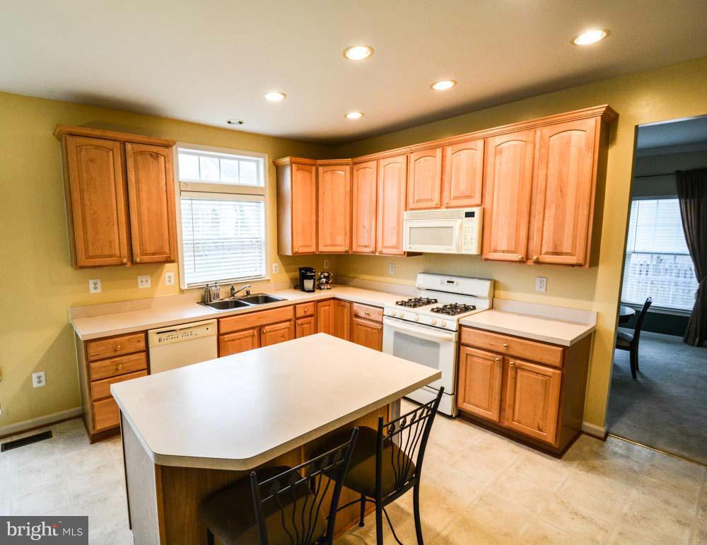 18507 Country Meadow Road Boyds, MD 20841 - Photo 2 of 25 Kitchen