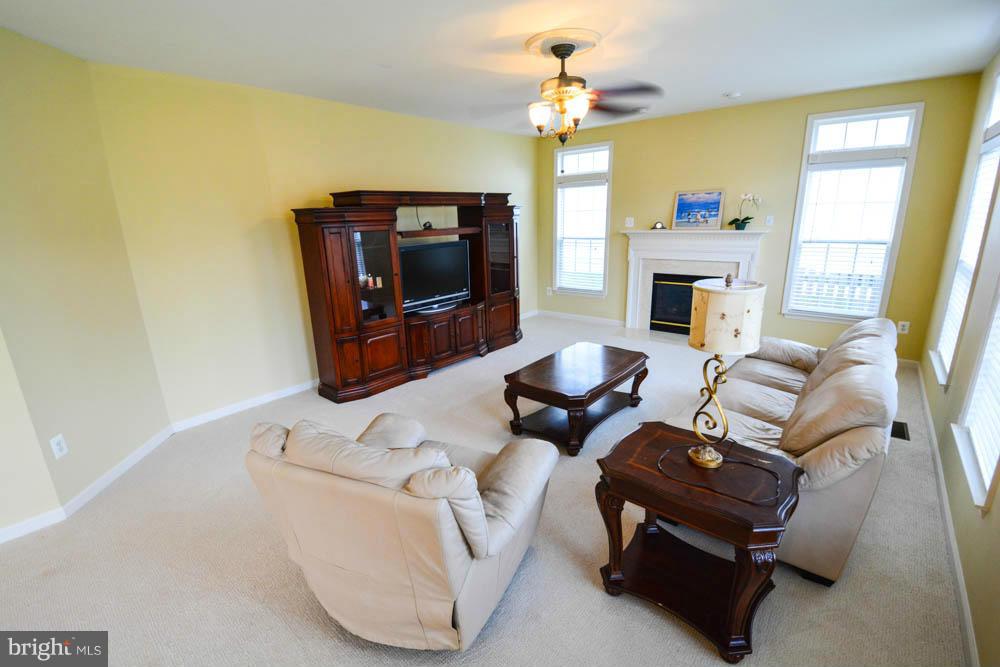 18507 Country Meadow Road Boyds, MD 20841 - Photo 11 of 25 Family Room
