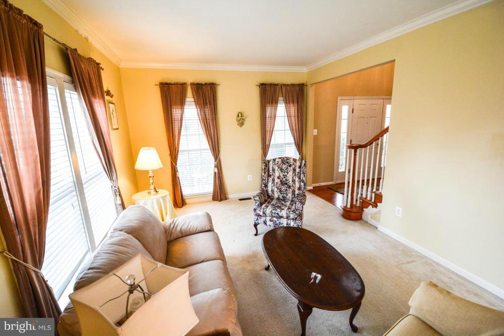 18507 Country Meadow Road Boyds, MD 20841 - Photo 12 of 25 Living Room