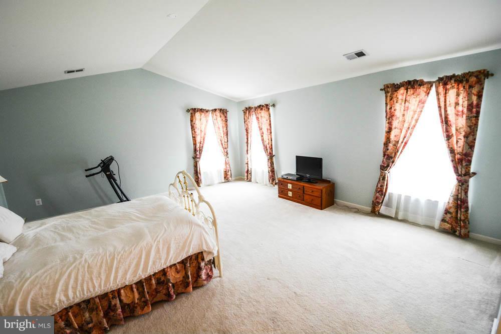 18507 Country Meadow Road Boyds, MD 20841 - Photo 15 of 25 Bedroom (Master)