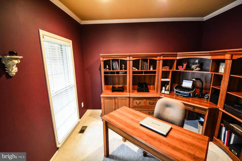 18507 Country Meadow Road Boyds, MD 20841 - Photo 9 of 25 Interior (General)
