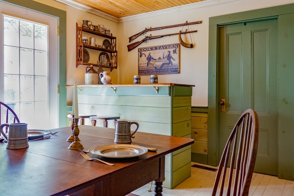 94 Salem Street Reading, MA 01867 - Photo 6 of 22
