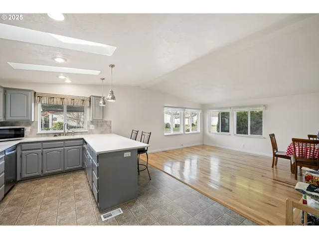 $215,000 | 3355 North Delta Highway, Unit 160, Eugene, OR 97408