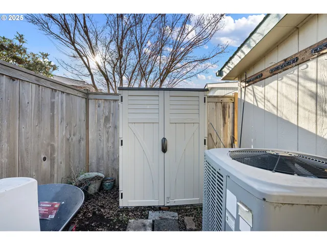 $215,000 | 3355 North Delta Highway, Unit 160, Eugene, OR 97408