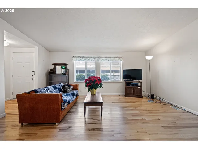 $215,000 | 3355 North Delta Highway, Unit 160, Eugene, OR 97408