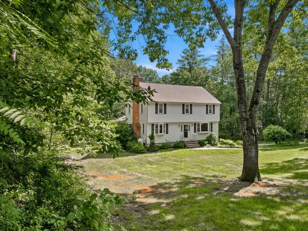 $720,000 | 16 Williamsburg Drive, Amherst, NH 03031